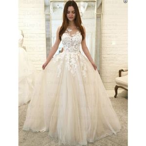 Ball gown-shaped Tulle