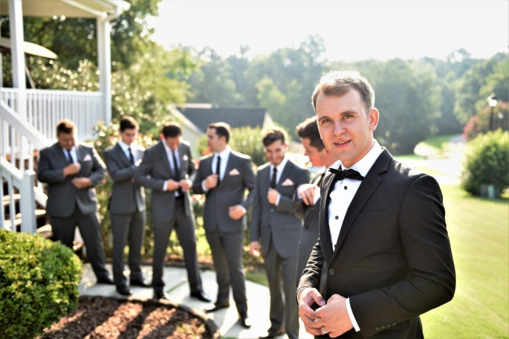 How To Differentiate Groom From Groomsmen