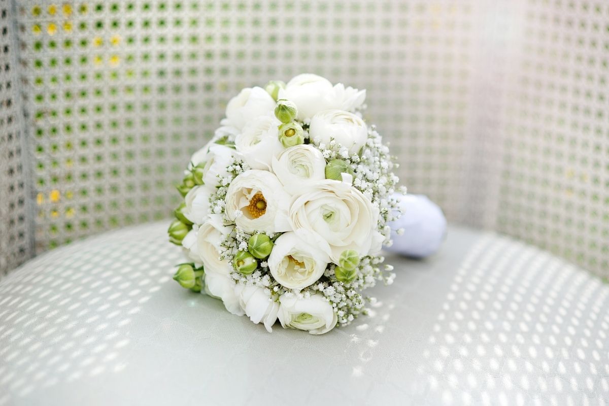 Learn how to choose a wedding bouquet