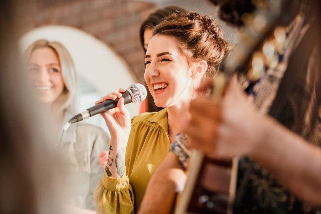How to choose a wedding ceremony singer