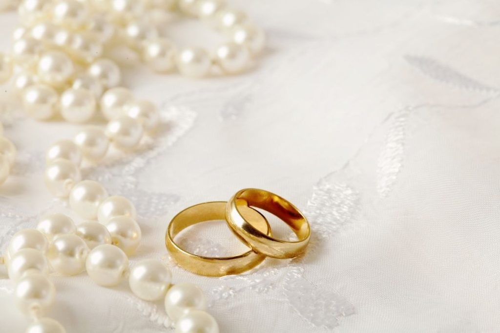 How to clean wedding rings