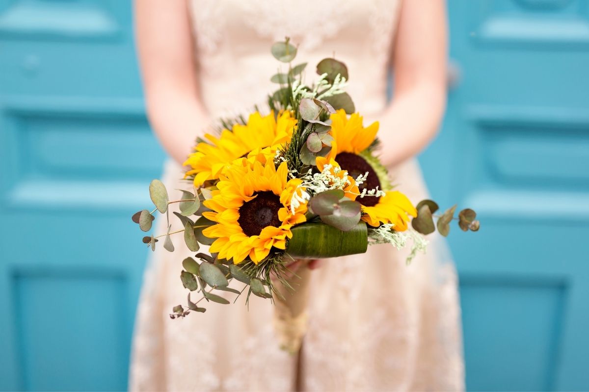 Yellow and Blue Wedding Theme Ideas