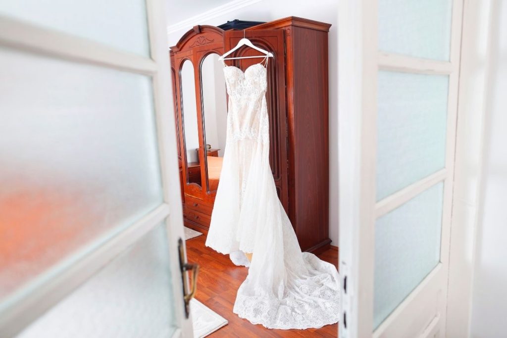 how to steam A Wedding Dress